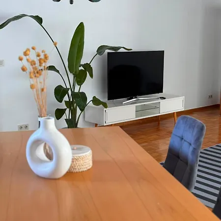 Ferienwohnung, Aust
