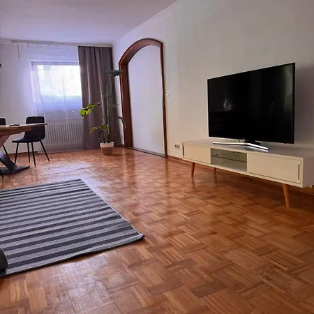 Ferienwohnung, Aust